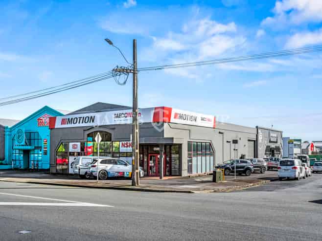 High-Profile Trade Retail | Corner Site Exposure