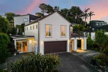 182B Whangaparaoa Road, Red Beach