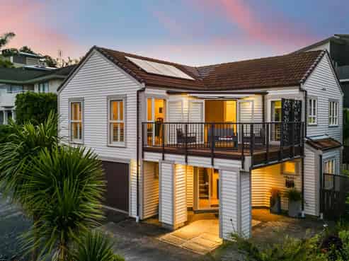 182B Whangaparaoa Road, Red Beach
