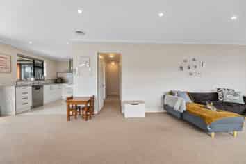 17A Law Street, Caversham