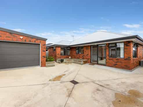 17A Law Street, Caversham