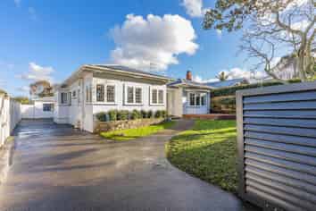 30 Hollywood Avenue, Epsom