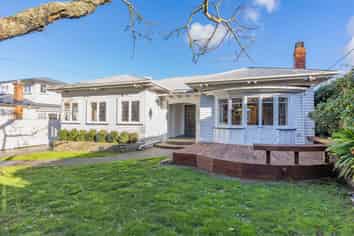 30 Hollywood Avenue, Epsom