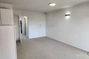 9/83 Lake Road, Belmont