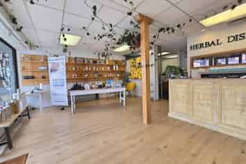 Versatile Retail in Mt Albert