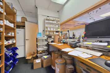 Versatile Retail in Mt Albert
