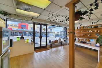 Versatile Retail in Mt Albert