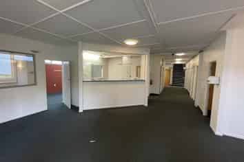 FULL BUILDING & 18 CARPARKS