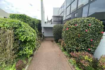 FULL BUILDING & 18 CARPARKS