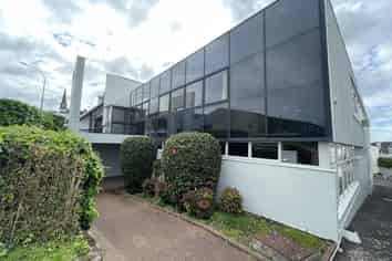 FULL BUILDING & 18 CARPARKS