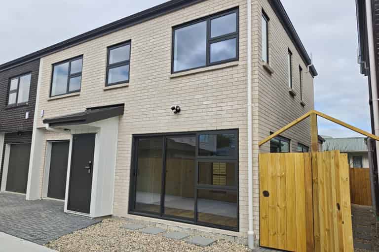 52B Tiraumea Drive, Pakuranga, Manukau City For Rent