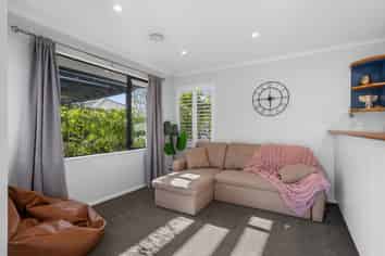 12 Whiting Drive, Wakefield