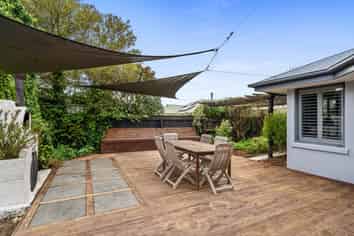 12 Whiting Drive, Wakefield