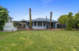 12 Whiting Drive, Wakefield