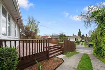 2A Manuka Crescent, Hillcrest