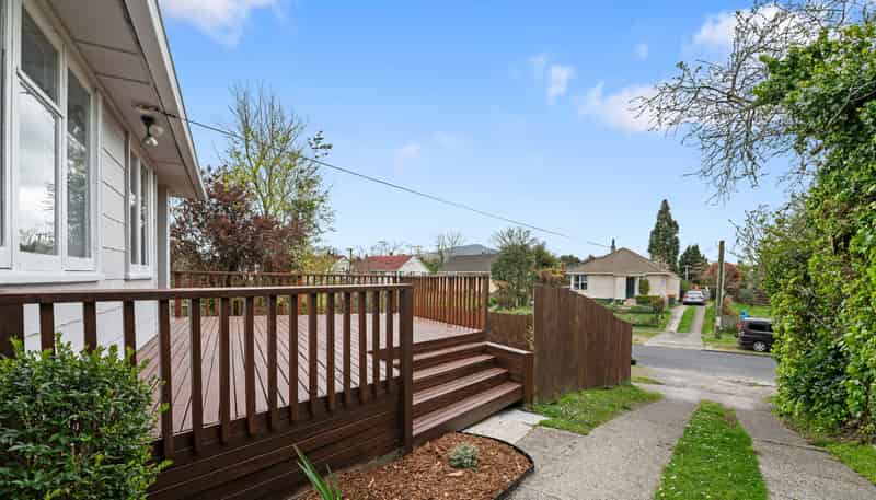 2A Manuka Crescent, Hillcrest