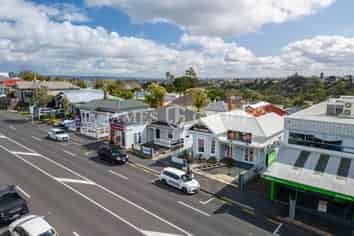 90M² RETAIL TENANCY WITH VILLA CHARM + EXPOSURE