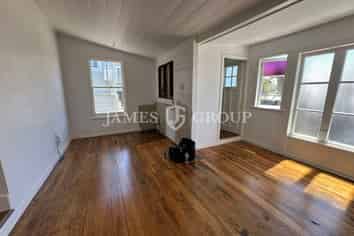 90M² RETAIL TENANCY WITH VILLA CHARM + EXPOSURE