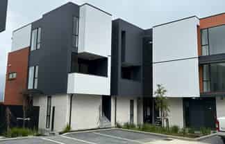 9/6 Treasure Lane, Te Atatu South