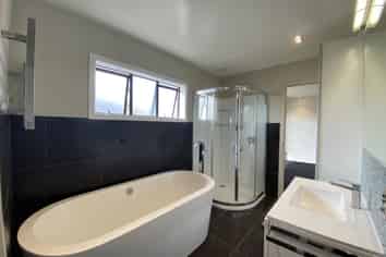 40 Whangaparaoa Road, Red Beach