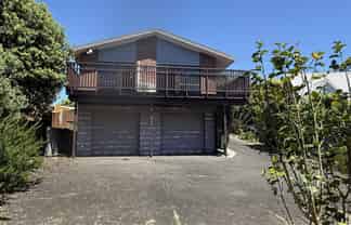 40 Whangaparaoa Road, Red Beach