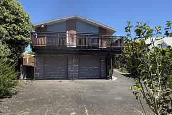 40 Whangaparaoa Road, Red Beach