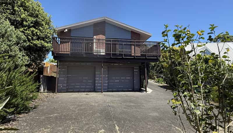 40 Whangaparaoa Road, Red Beach