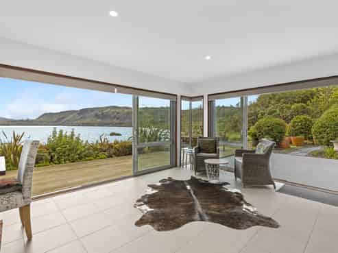 26 Whakamoenga Point, Acacia Bay