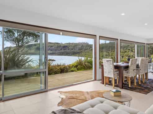 26 Whakamoenga Point, Acacia Bay