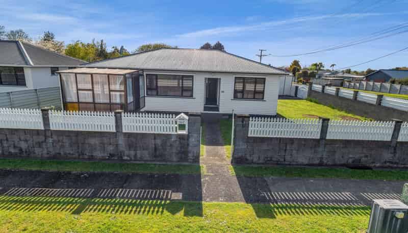 102 Brecon Road, Stratford