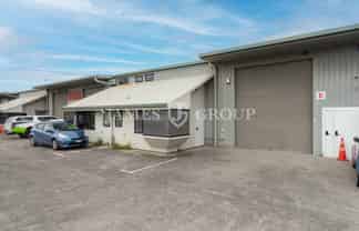 Immaculate Wiri Unit with Office & Storage