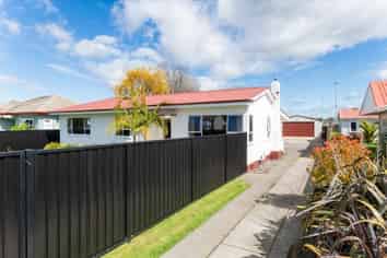 113 Lytton Road , Riverdale