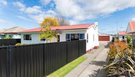 113 Lytton Road , Riverdale