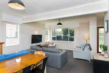 113 Lytton Road , Riverdale