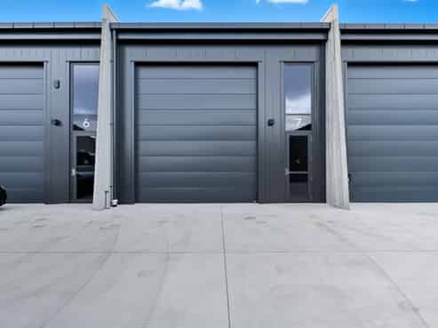 Auction: Quality unit must be sold!