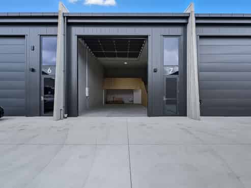 Auction: Quality unit must be sold!