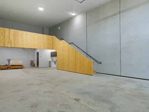 Auction: Quality unit must be sold!