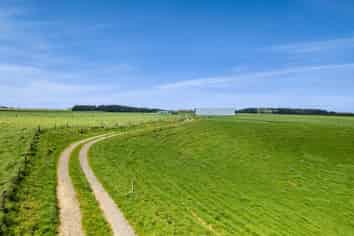 0n Mountain Road, Normanby