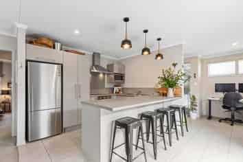 6 Rire Hau Lane, Pyes Pa