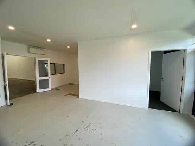 INDUSTRIAL / RESIDENTIAL UNIT - LEASED OR VACANT
