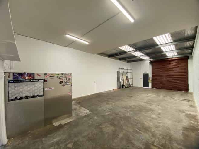 INDUSTRIAL / RESIDENTIAL UNIT - LEASED OR VACANT
