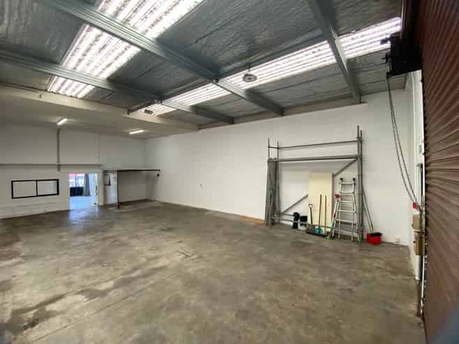 INDUSTRIAL / RESIDENTIAL UNIT - LEASED OR VACANT
