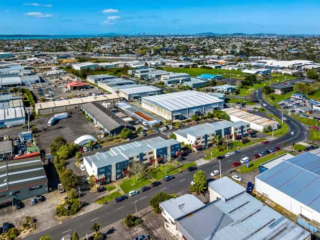 INDUSTRIAL / RESIDENTIAL UNIT - LEASED OR VACANT

