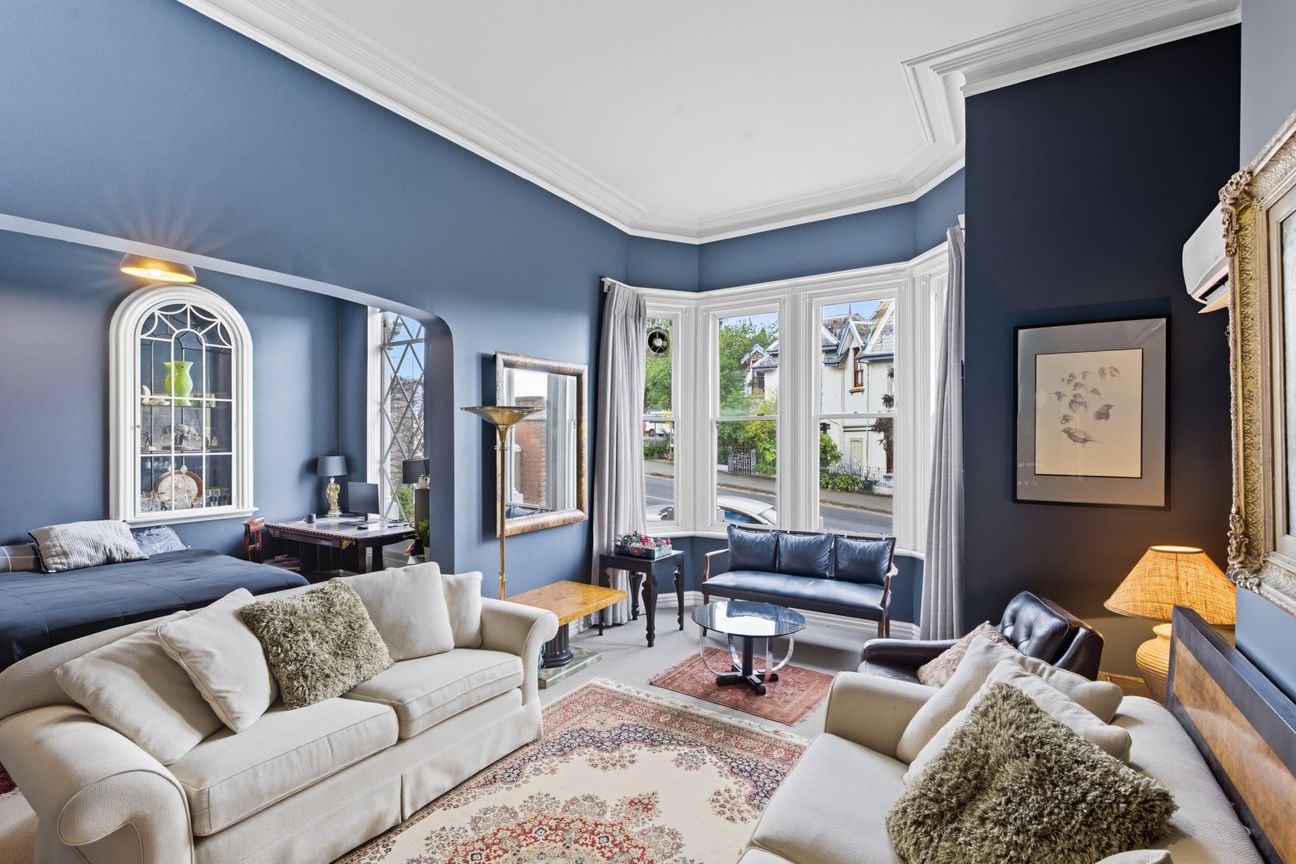 Exceptional parking and proximity to CBD - 850 m² - Więcej