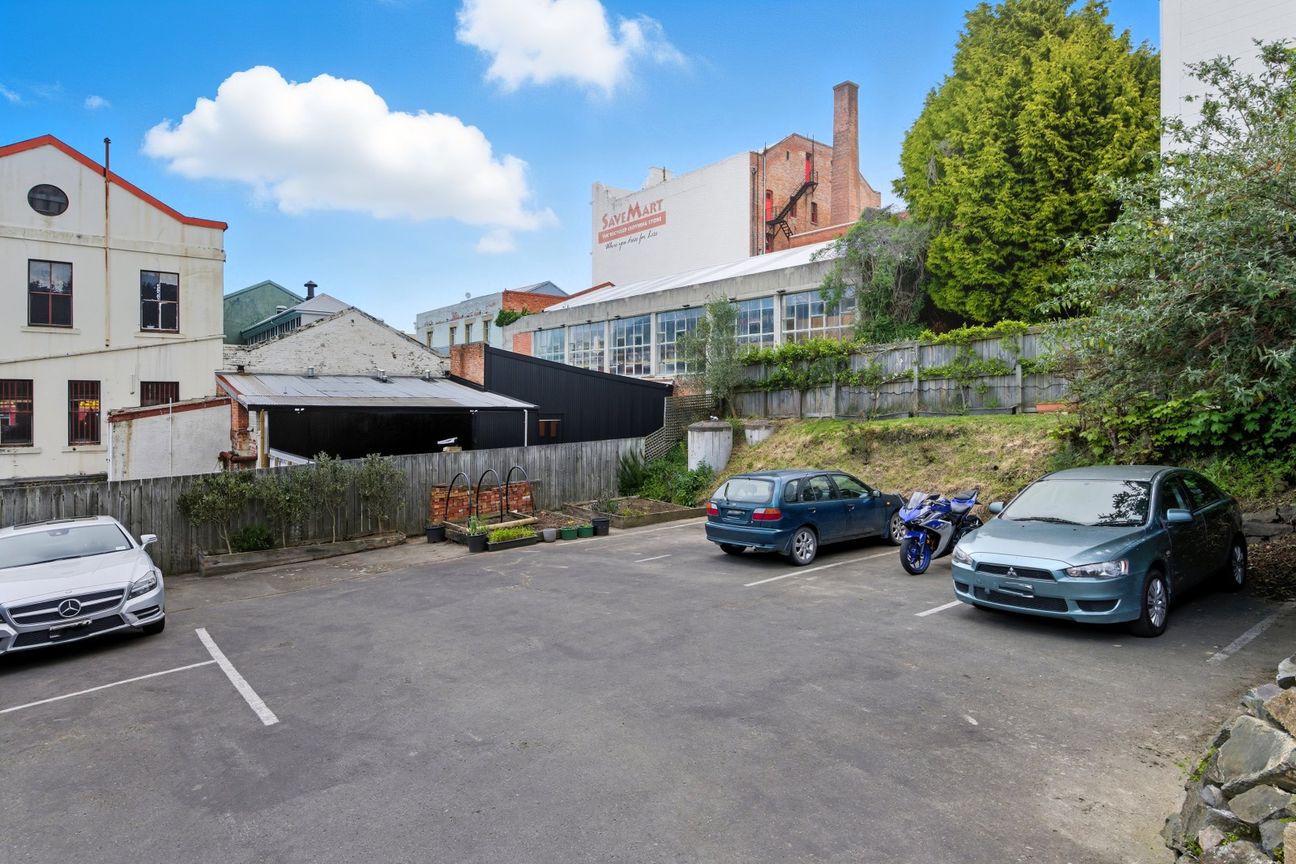 Exceptional parking and proximity to CBD - 850 m² - Widok 3