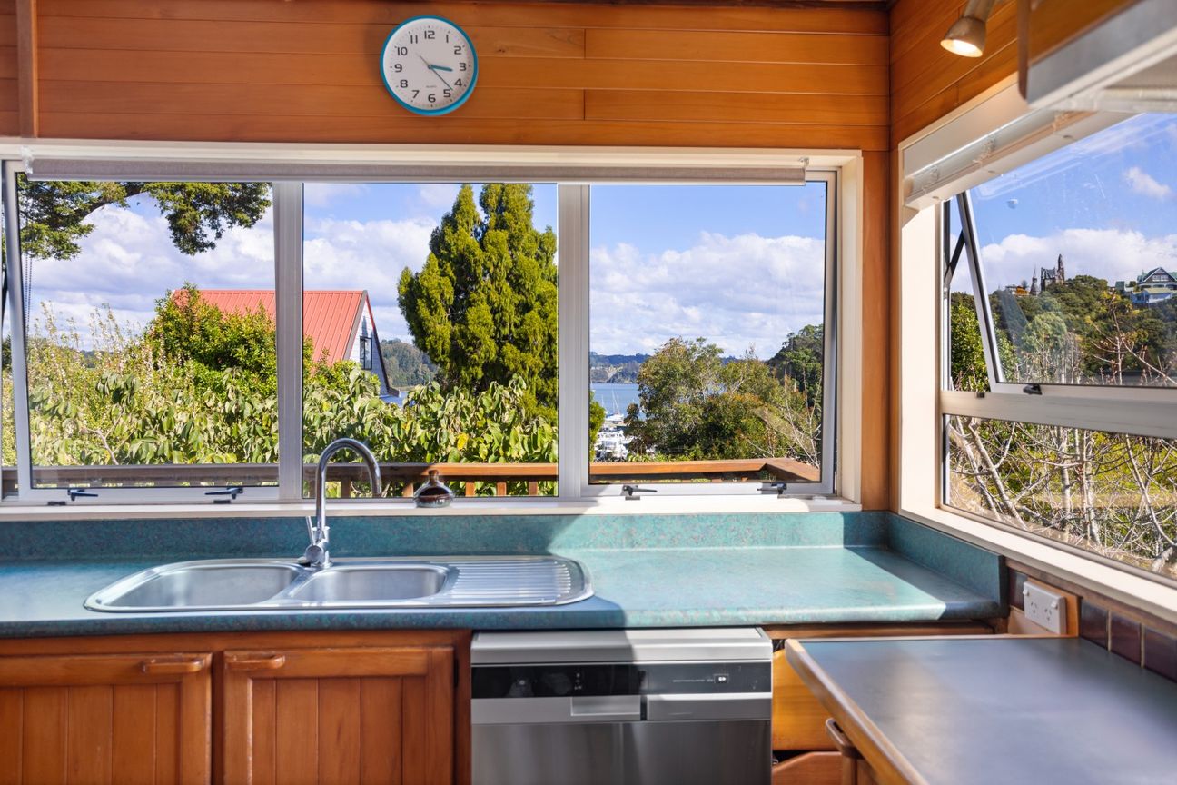 Coastal opportunity in sunny Opua - Więcej