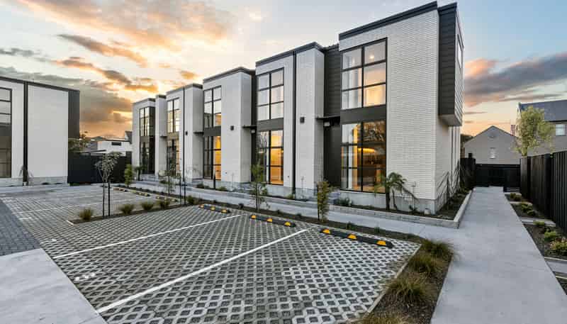 8/25 Matai Street West, Riccarton