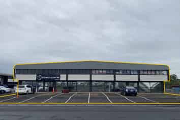 584SQM Versatile Warehouse with Ample Parking