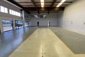 584SQM Versatile Warehouse with Ample Parking