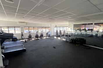 584SQM Versatile Warehouse with Ample Parking